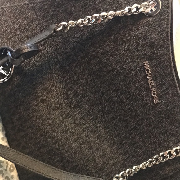 Michael Kors LG Chain Shldr Tote - Picture 4 of 5